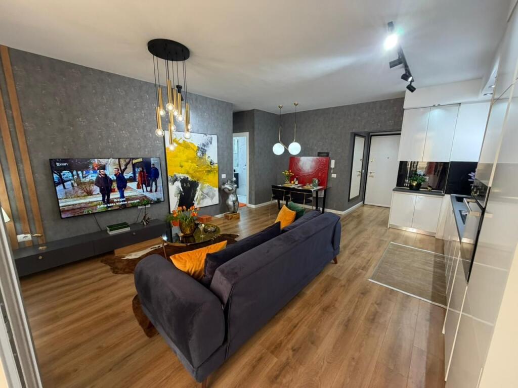 🏡 Shitet Apartament 1+1 -Totalisht i mobiluar lluks! 📍 Mozaiku i Tiranës, rruga Naim Frashëri