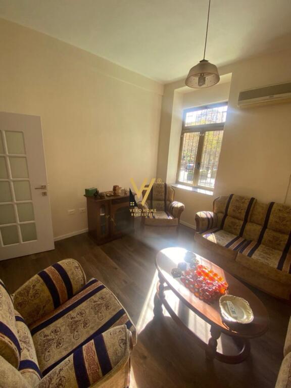 JEPET AMBIENT BIZNESI 75 M2 ME QIRA TE RRUGA E DIBRES 1.500 EURO