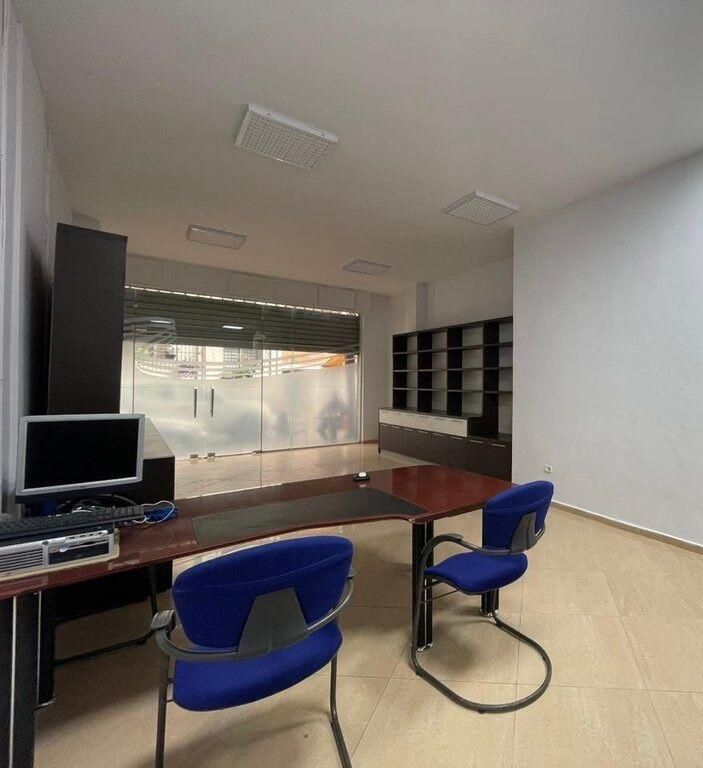 AMBIENT KOMERCIAL PER SHITJE NE ZONEN E PAZARIT TE RI