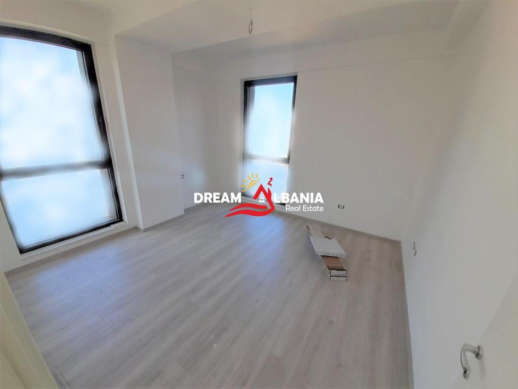 Jepet me qera ambient zyre ne Myslym Shyri prane Someg (ID 4261867)