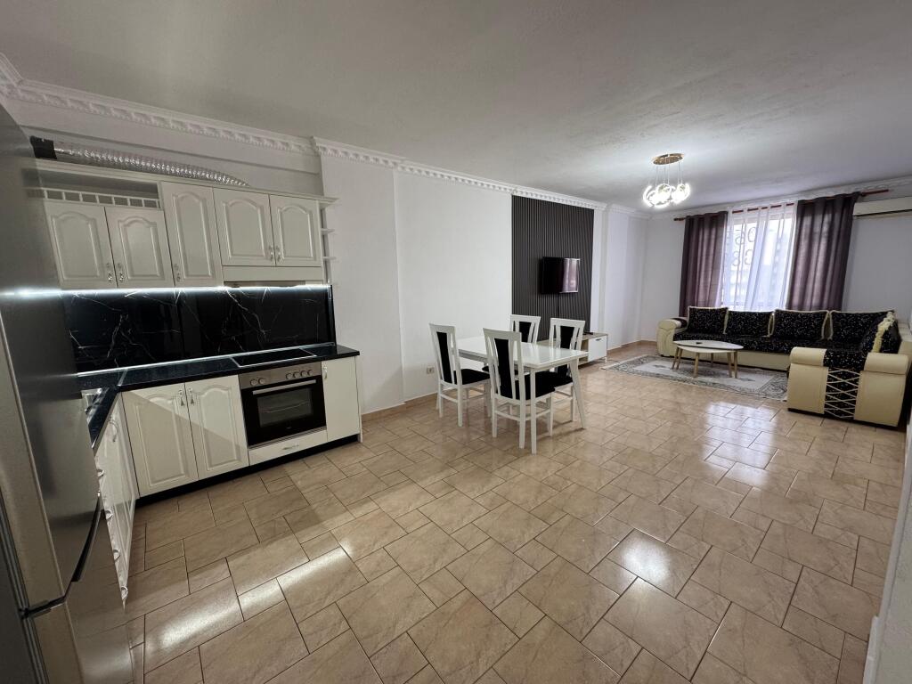 Shitet Apartament 1+1