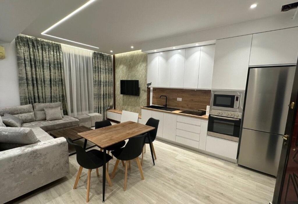 APARTAMENT ME QERA 1+1 ZOGU I ZI 70.000 LEKE