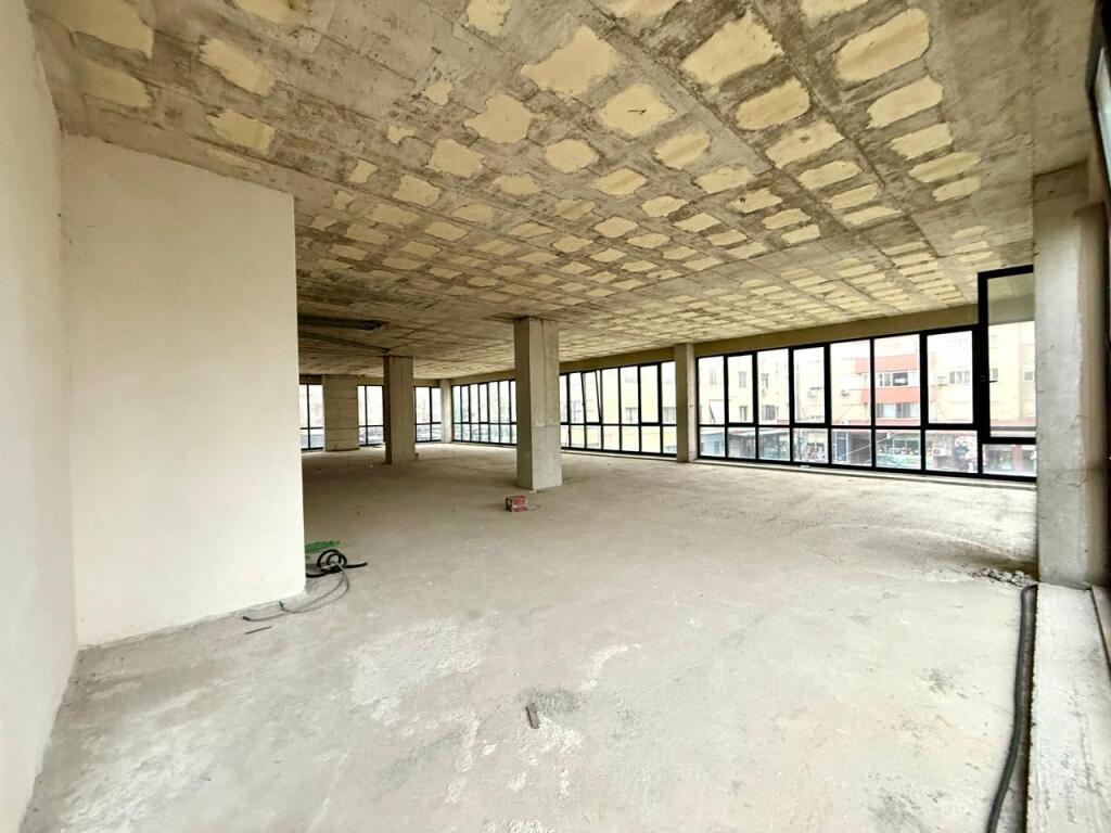 Shitet ose jepet per qira ambjent biznesi ne Qender te Kamzes