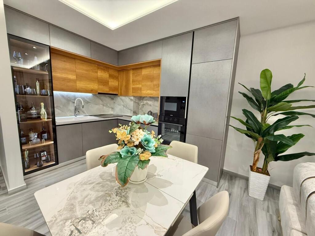 Jepet me qera super apartament 2+1+2 ne Fresk