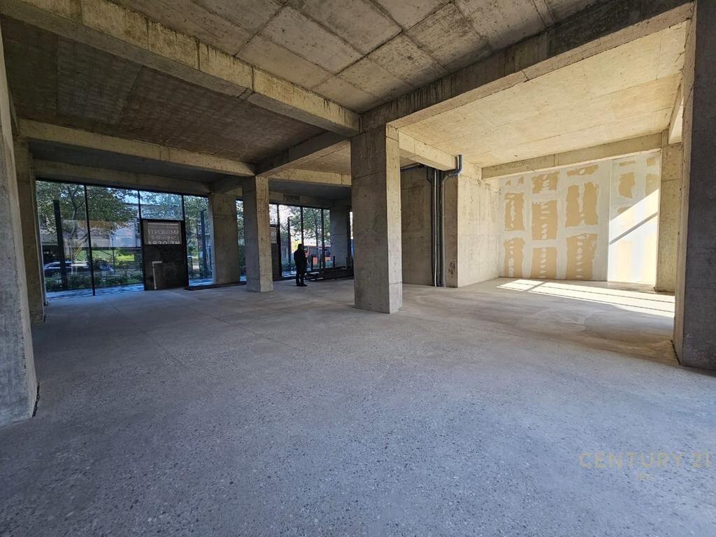 QIRA | Godinë 10-Katëshe në Rrugën e Kavajës – 4,500 m² Ndërtim