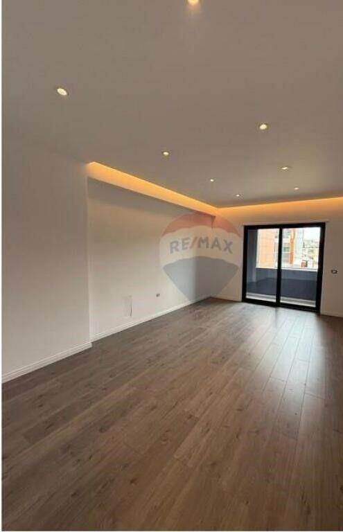 Apartament - Për Shitje - Ish Fusha e Aviacionit, Tiranë(ID: 530481001-728)