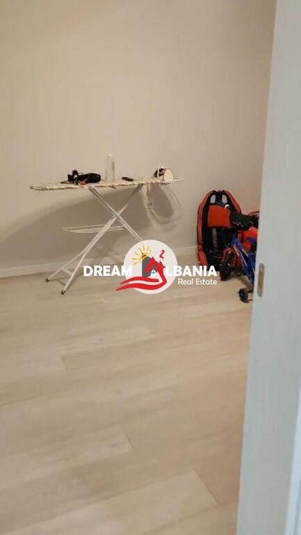 Ambjent zyrash me qera prane Kryqezimit te 21 Dhjetorit, Tirane ID (42611394)