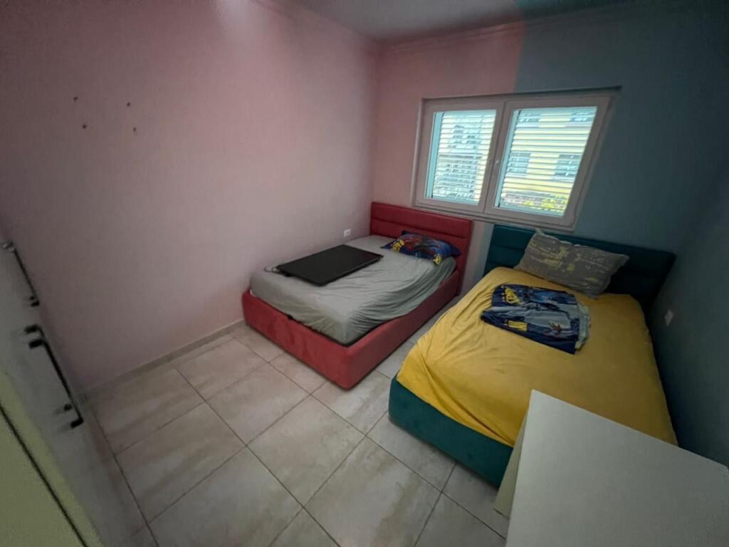 Jepet me qira 2+1 tek rruga e Elbasanit ,Drejtoria e Higjenes