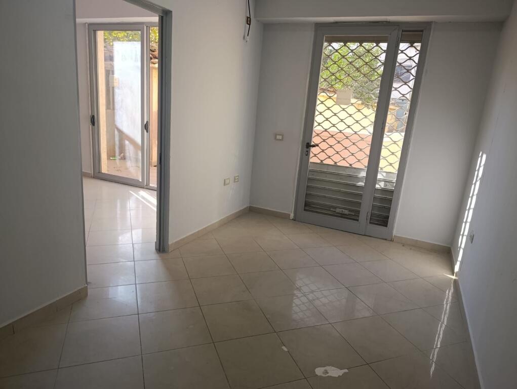 Ambjent zyra, dyqan, Prokuroria e Tiranes!