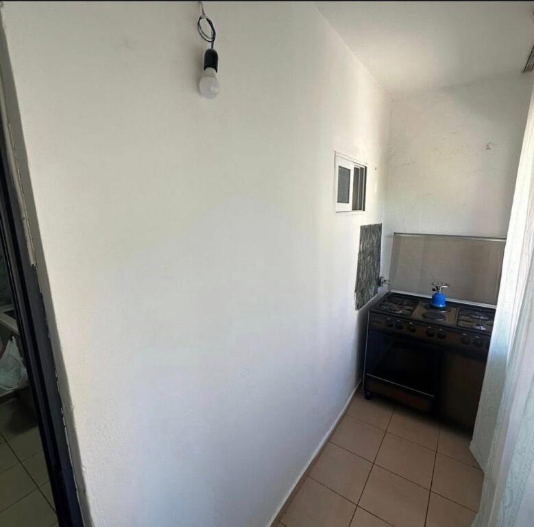 FOR SALE APT 2+1 OLD BUILDING BEHIND KASTRATI NEAR QEMAL MICI SCHOOL