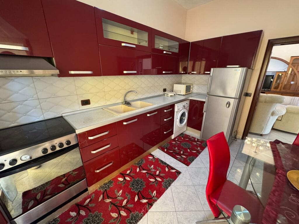 Apartament 2+1 me qira tek rrethrrotullimi i Shkozës