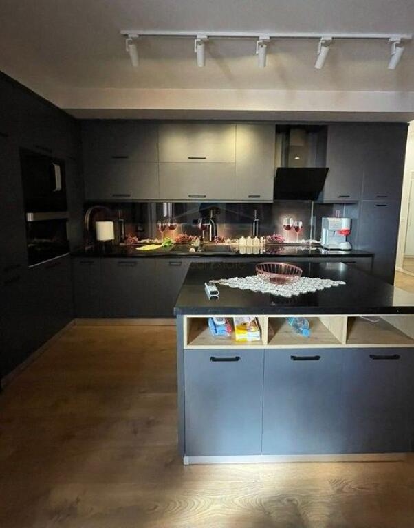 Apartament 2+1+2, Rruga Bardhyl, Tiranë.