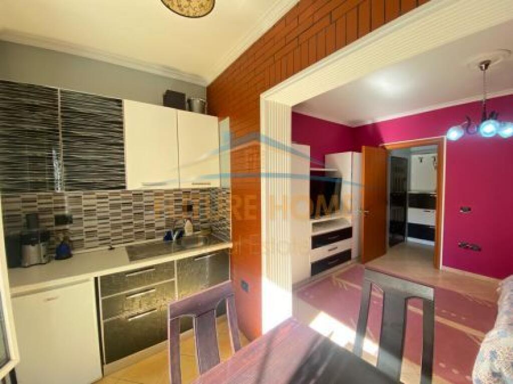 Qera, Garzoniere, Kodra e Diellit, Tiranë