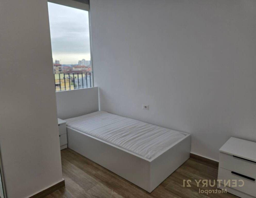 Affittiamo appartamento moderno 2+1+2+ Posto Auto, vicino alla Scuola Rossa