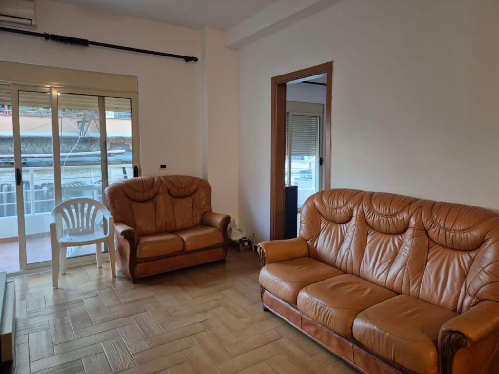 🏡 Apartament 2+1 me qira – Rruga “Him Kolli”, Tiranë