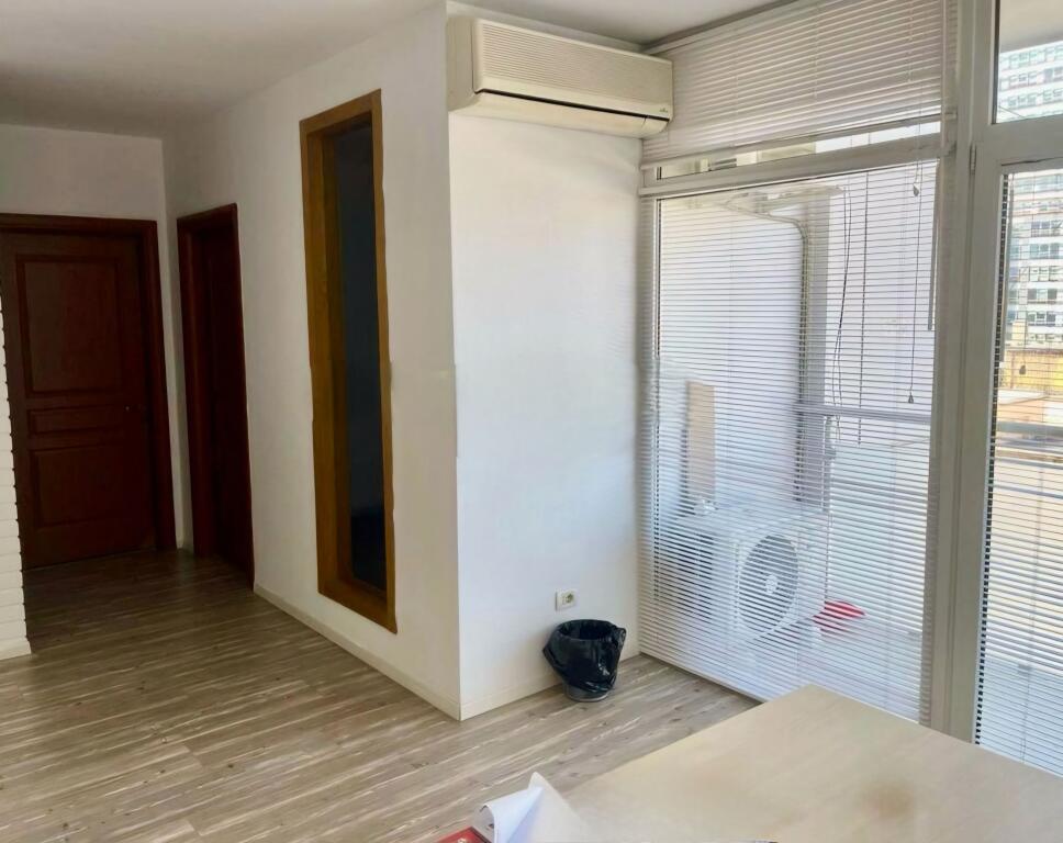 Zyre 125m2 me post parkimi prane Liceut Artistik!