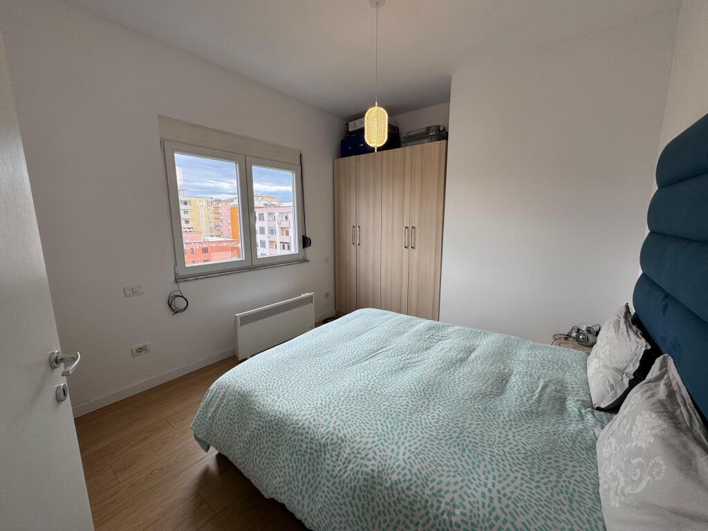 Shitet Apartament 2+1