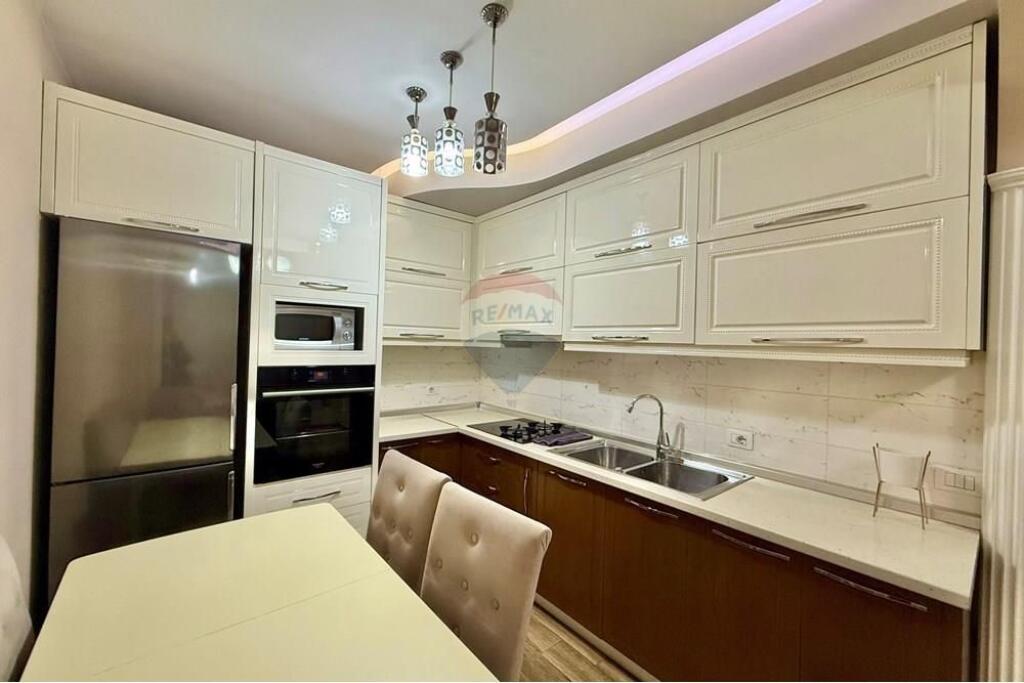 APARTAMENT PER QERA 1+1, PRANE GJIMNAZIT PARTIZANI