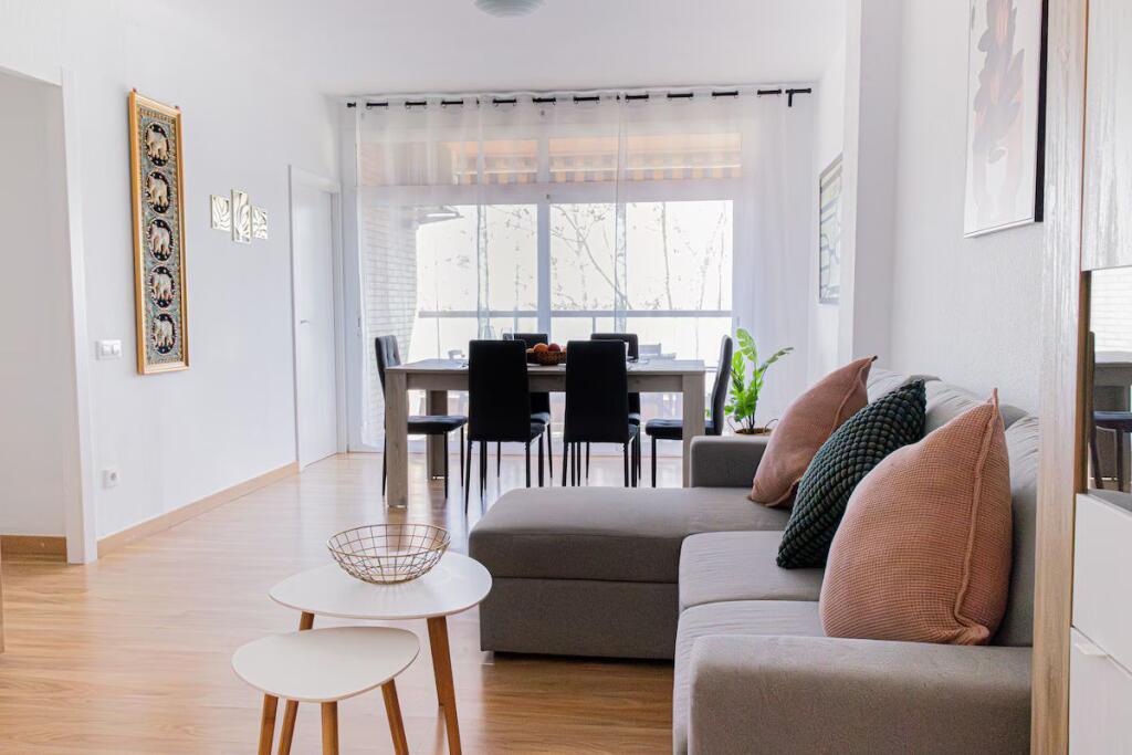 Apartament Me Qera 2+1 Tek Rruga e Barrikadave (ID B2201618) Tirane