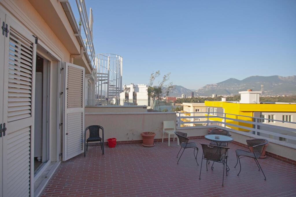 Kopshti Zoologjik, Apartament per Qira!