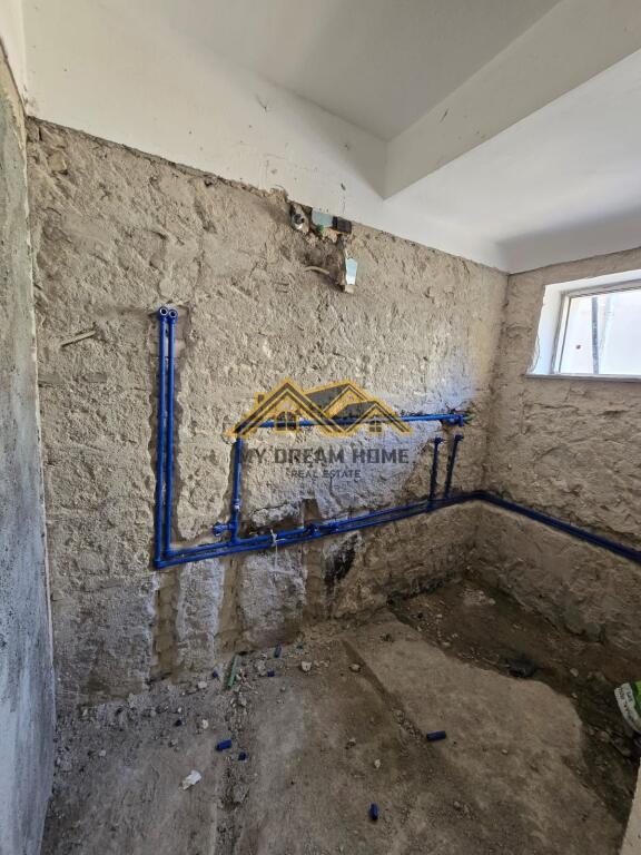 SHITEN 2 APARTAMENTE 2+1+ 200m2 VERAND AFER SHKOLLES 2 GJELAT DURRES!