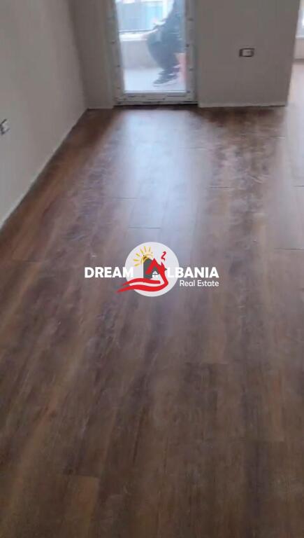 Ambjent zyrash me qera tek Kompleksi Aura ne rrugen Dritan Hoxha, Tirane ID (42611395)