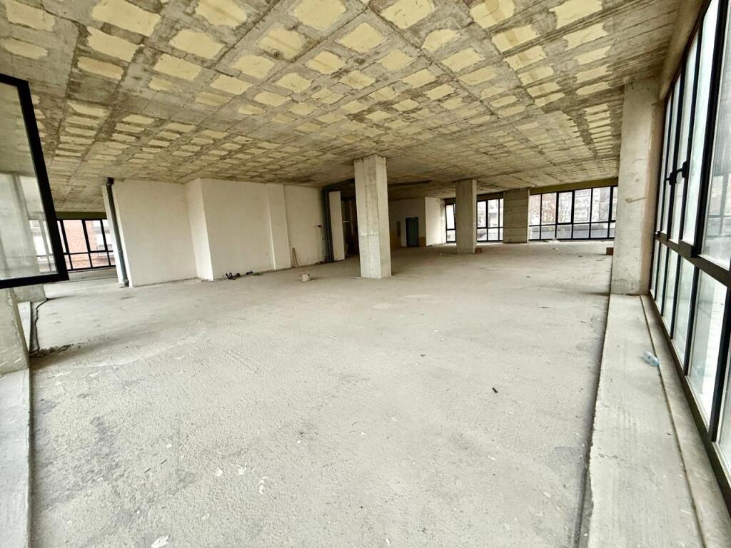 Shitet ose jepet per qira ambjent biznesi ne Qender te Kamzes