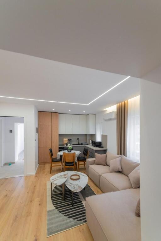 🏡 Apartment for rent 1+1 – 65 m² 📍 Behind the American Embassy / near the “Osman Myderizi” school 🏢 3rd floor, existing building without elevator ✨ Newly renovated, fully furnished 🛏️ 1 bedroom + wardrobe 🛋️ Living room + kitchen 🚿 1 bathroom ❄️ Air conditioners, modern lighting 🌿 Very quiet and safe area 💶 60,000 lek / month