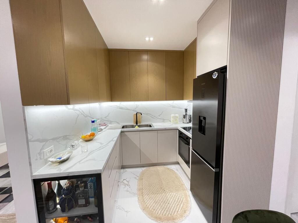 🏡✨ Super Apartament me Qera – 2+1+2  📍 Adresa: Rruga e Dibrës 💶 Çmimi: 850 € / muaj