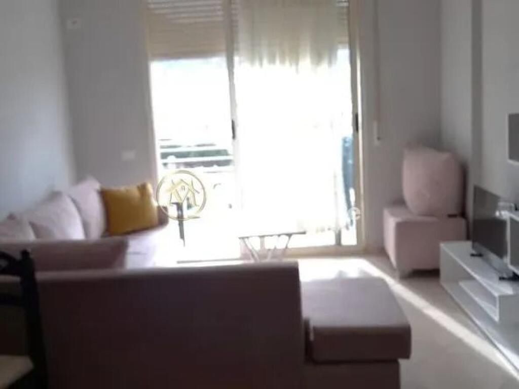 Apartament 1+1, Spitali Amerikan 3, 400 Euro/Muaj.
