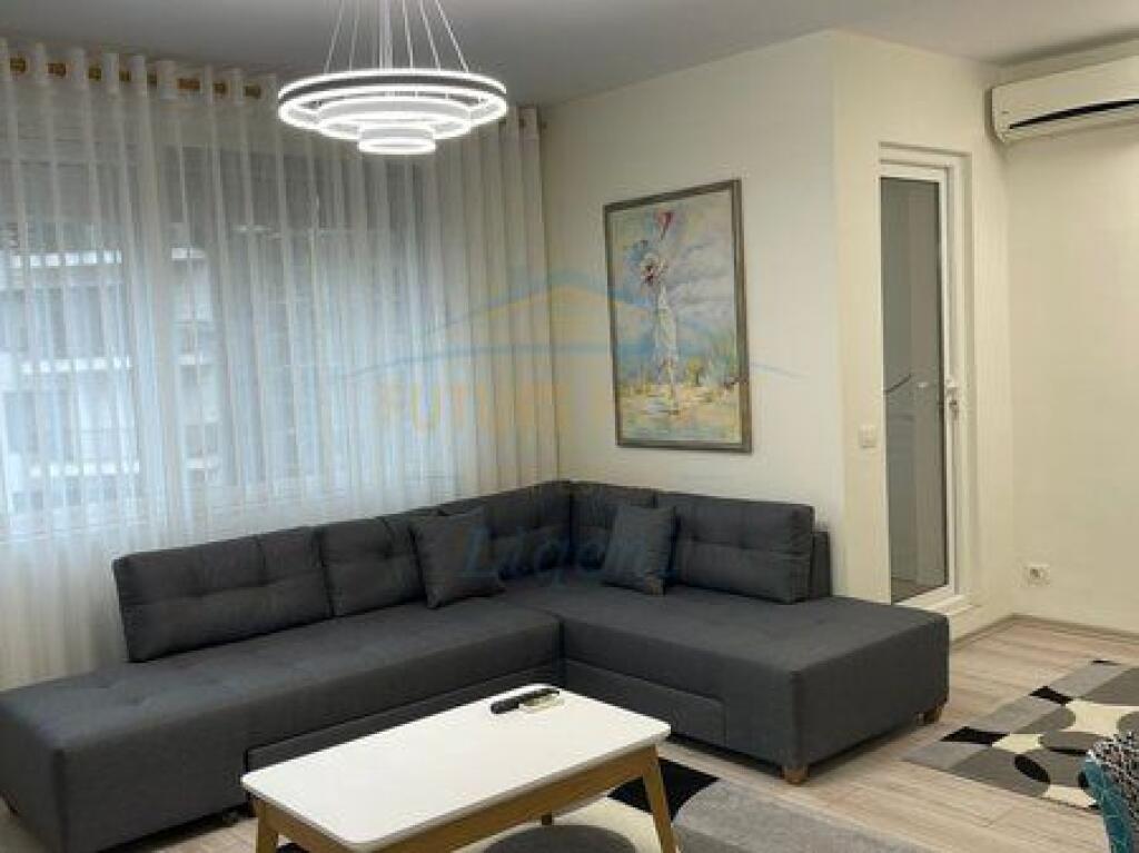 Apartament 1+1, Rruga e Kosovareve, Perball Fushes se Futbollit.