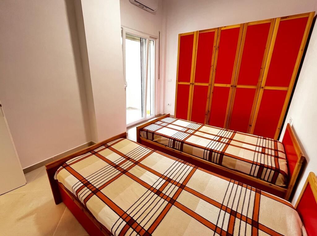 Apartament per Qira 2+1+2 prane Ish Rajonit Durres