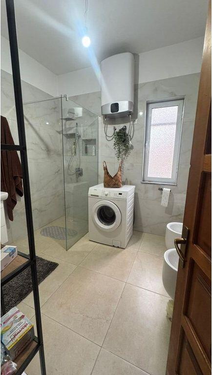 QIRA | Ambient Komercial – Pediatria, Tiranë