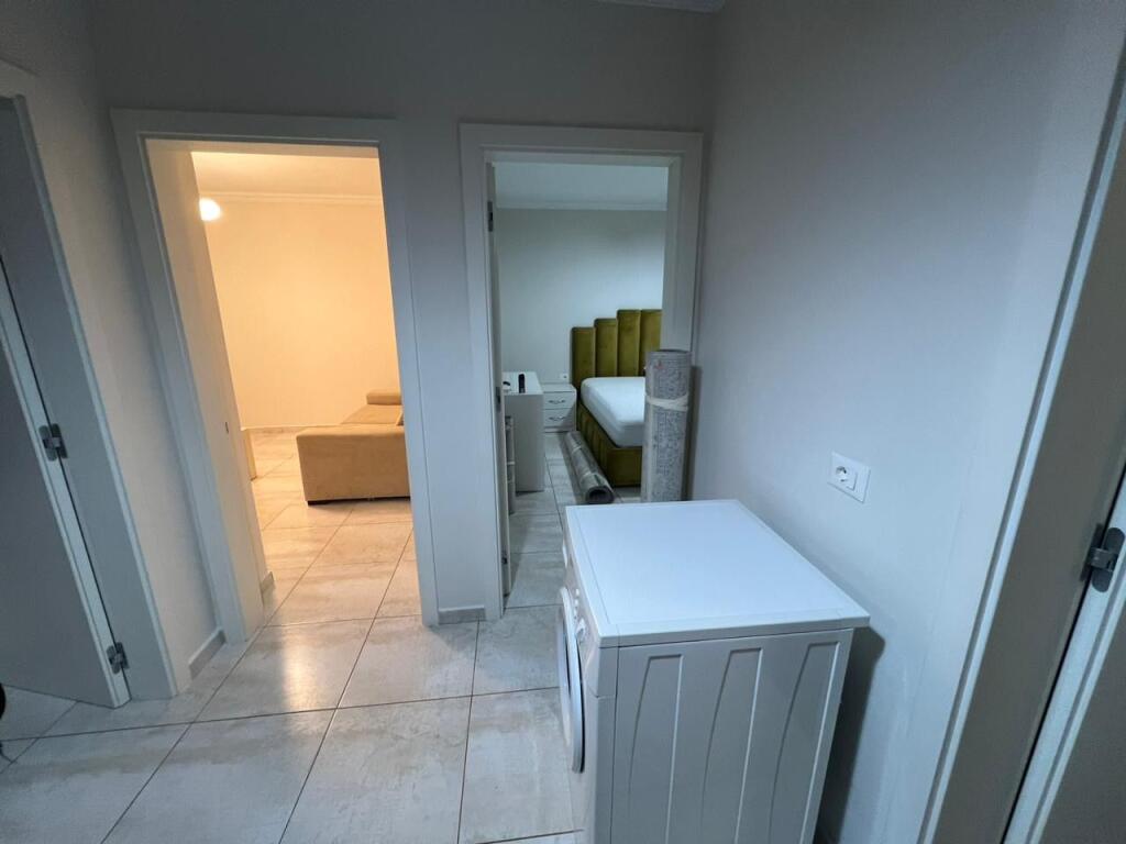 Jepet me qira 2+1 tek rruga e Elbasanit ,Drejtoria e Higjenes