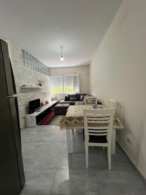 Apartament me qera te Rruga e Kosovareve !