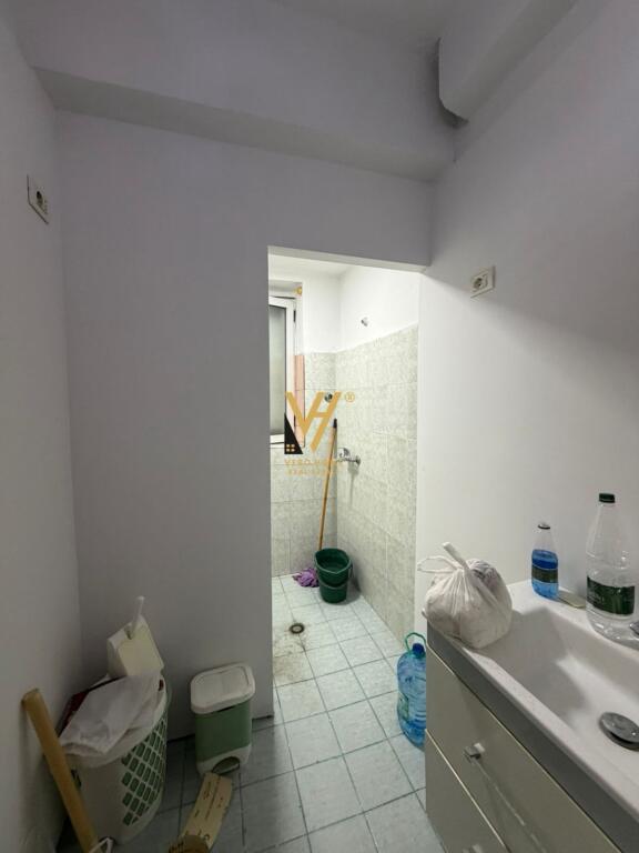 JEPET ZYRE 30 M2 ME QERA TE MYSLYM SHYRI 40.000 LEKE