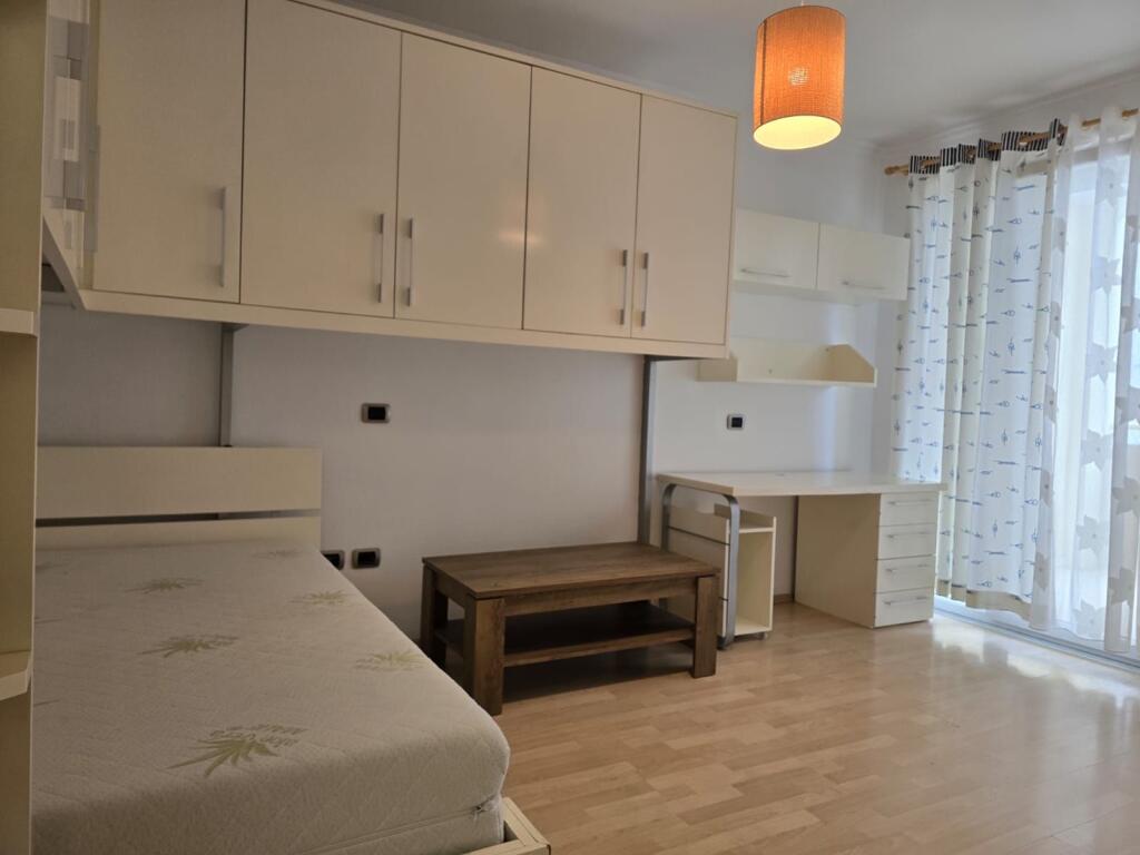 Apartament 3+1 me qira tek Pavaroti
