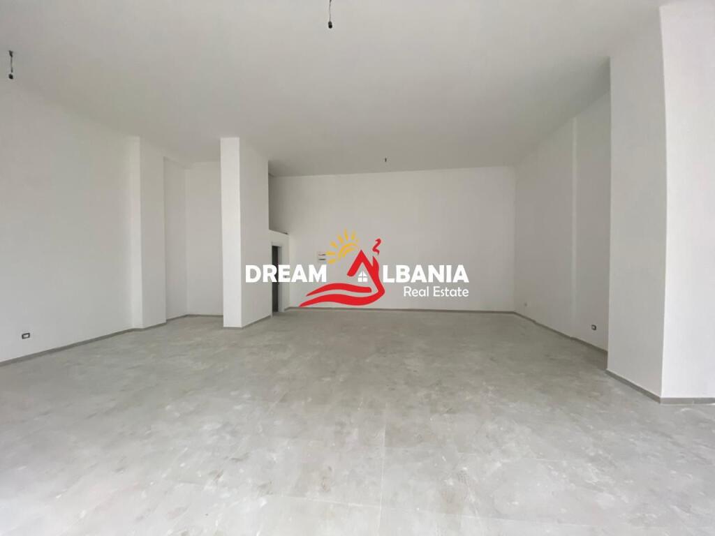 Jepet ambjent biznesi me verande per qera tek rruga e Dibres, prane kompleksit Arlis (ID 4271803)
