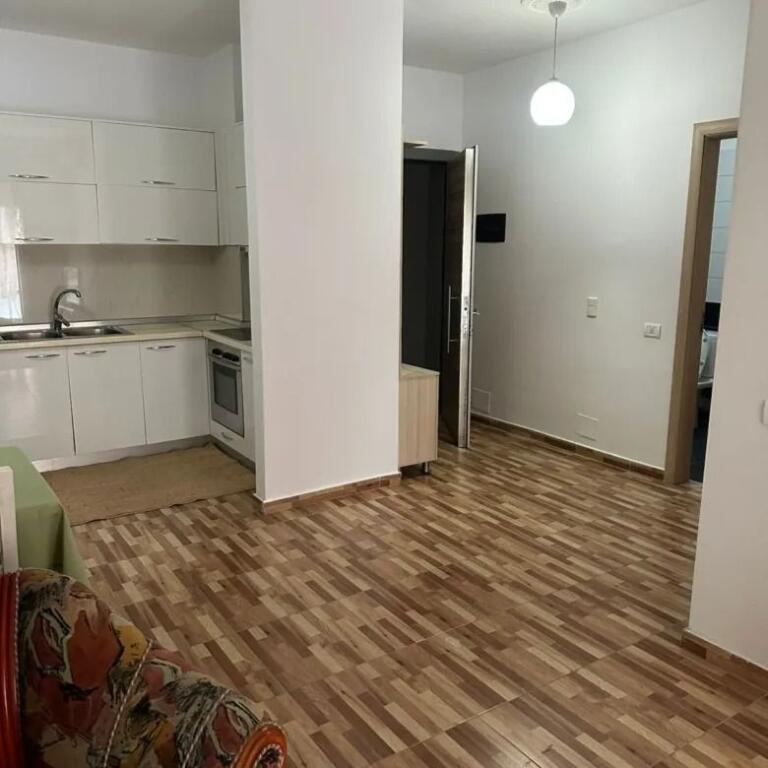 Qera , Apartament 1+1, Yzberisht, 500  euro/muaj