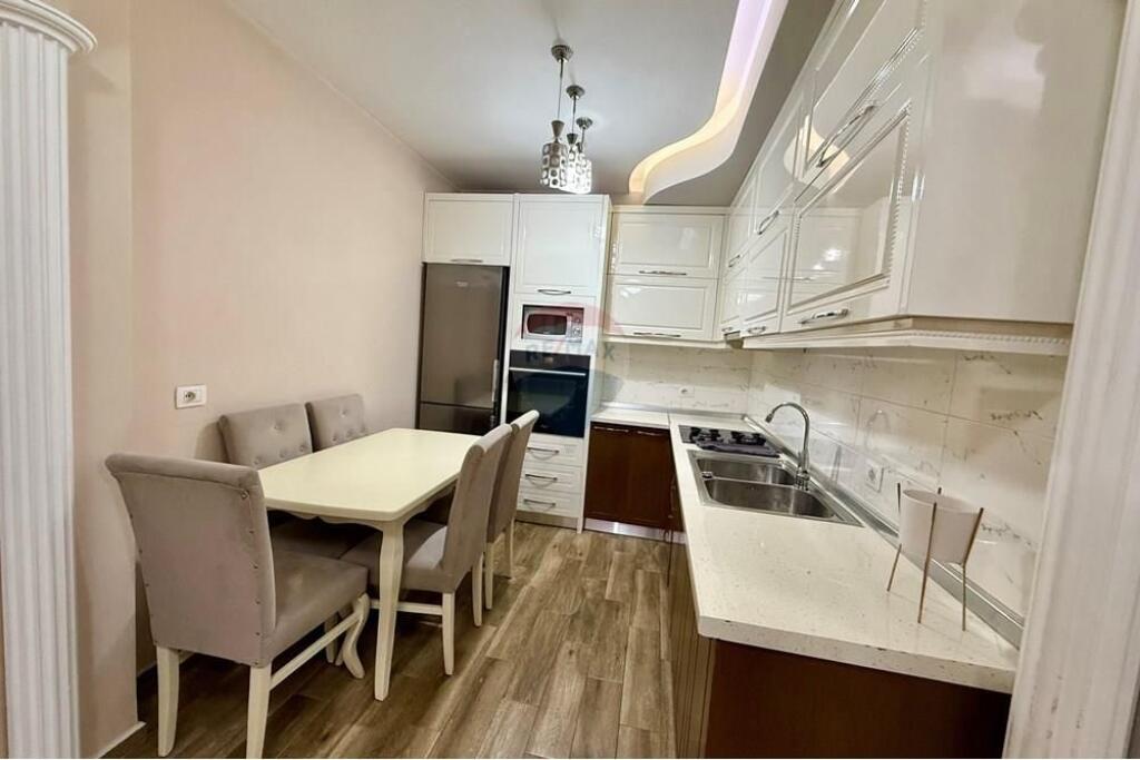 APARTAMENT 1+1 ME QIRA PRANE GJIMNAZIT PARTIZANI !