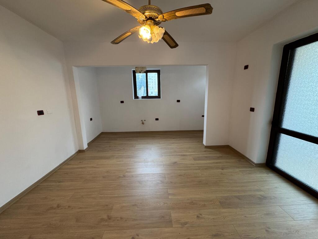 Shitet Apartament 2+1