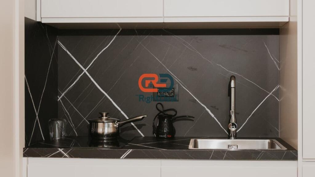 Ne Myslym Shyr, Jepen Me Qira Dy Garsoniere, Totalisht Te Investuara !!!