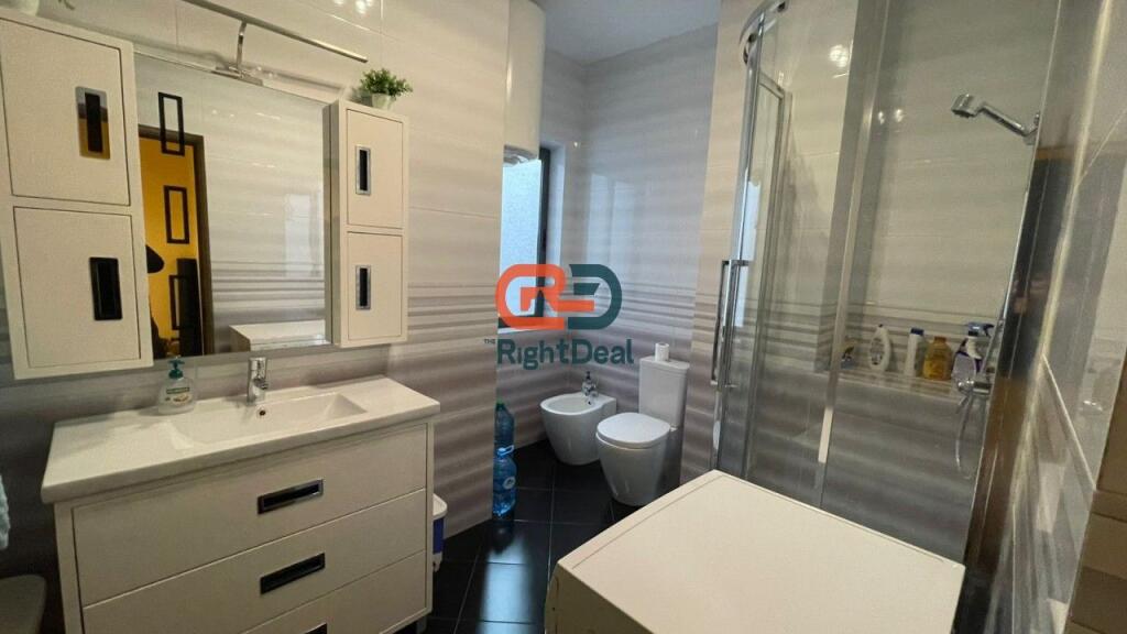 Ne Yzberisht, Shitet Apartament 2+1, Me Kubature Te Rregullt!!!