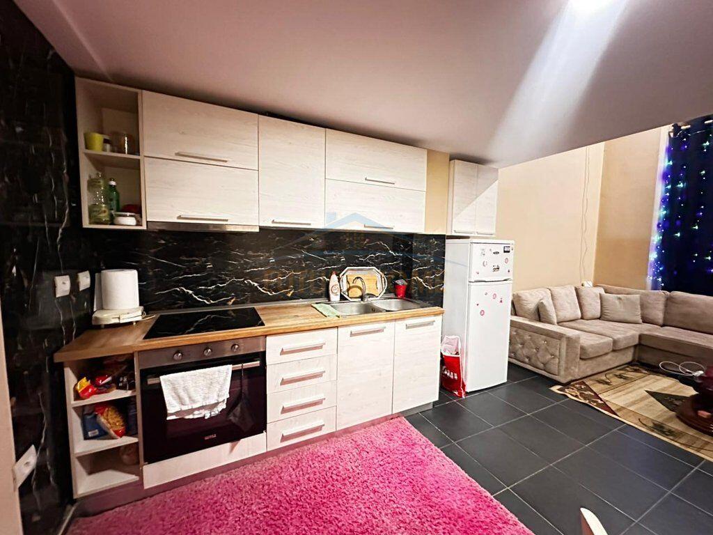 Shitet, Duplex, Liqeni i Thatë, Tiranë