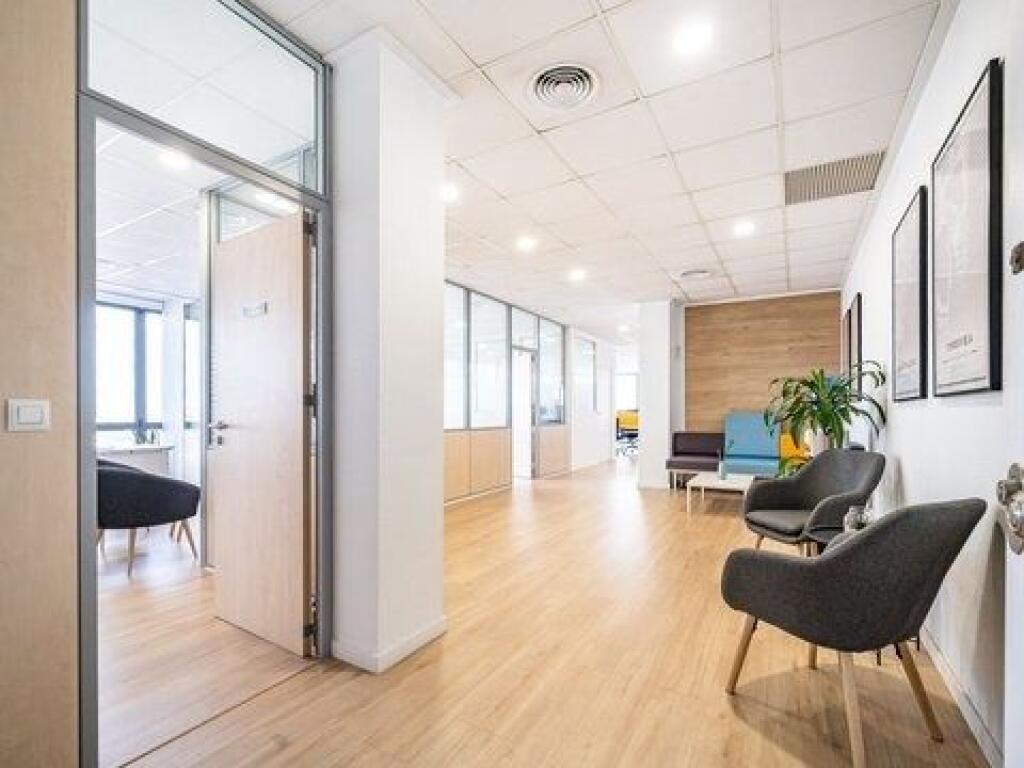 Zyre Me Qera 2+1 Tek Zogu i Zi (ID BZ2761) Tirane