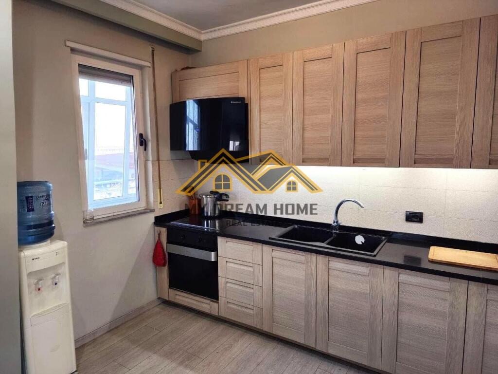 AFFITTASI APPARTAMENTO 2+1 NEL CENTRO DI DURAZZO!