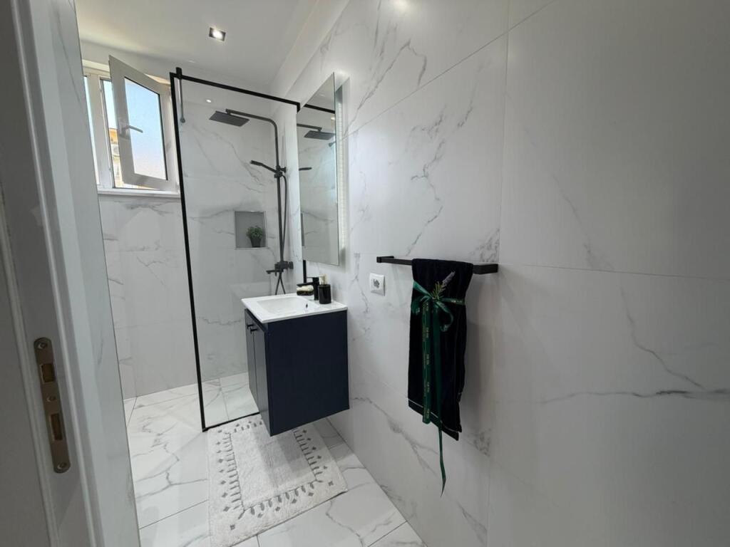 🏡 Shitet Apartament 1+1 -Totalisht i mobiluar lluks! 📍 Mozaiku i Tiranës, rruga Naim Frashëri