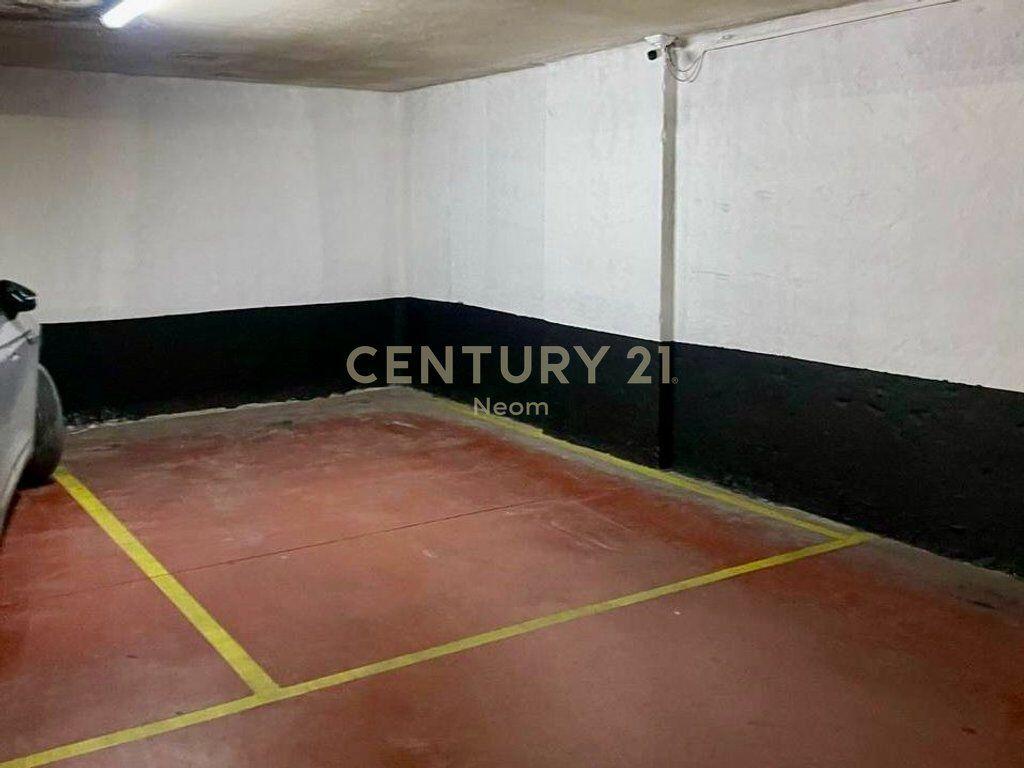 Zyrë moderne me qira – 125 m², me post parkimi, pranë Liceut Artistik