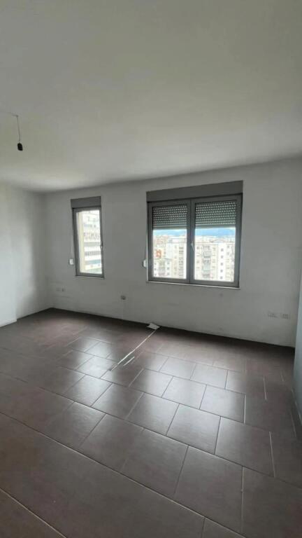 Ambjent Biznesi me Qira tek Zogu i Zi, tek Ring Center 🏢📍