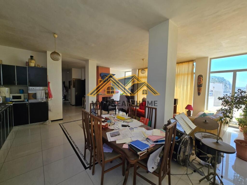 SHITET APARTAMENT 2+1+2+VERAND ME PISHIN TEK SHKEMBI I KAVAJES!!